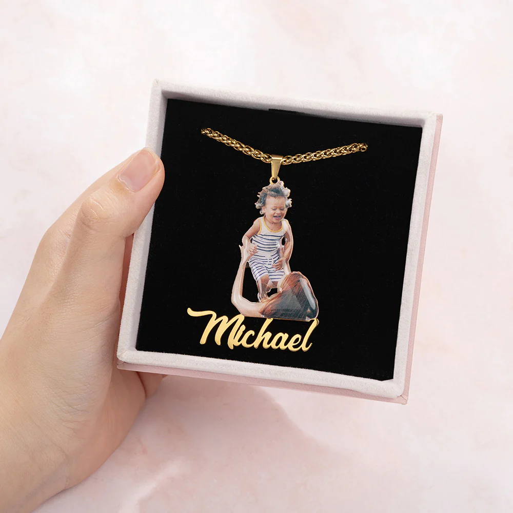 Turn Selfie into Necklace - Image 3